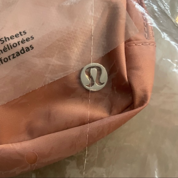 Lululemon Everywhere Belt Bag NWT - Picture 8 of 10